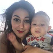 Sono una ragazza che insegna inglese ormai da parecchi anni, ho un ottima conoscenza della lingua acquisita anche grazie al mio percorso universitario